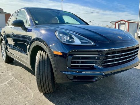 Used 2022 Porsche Cayenne Platinum Edition image 2