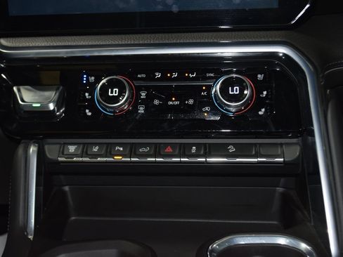 Used 2024 GMC Sierra 2500 Denali w/ Denali Reserve Package image 29