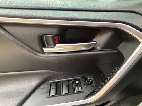 Used 2020 Toyota RAV4 XLE w/ Convenience Package AWD/4WD image 25
