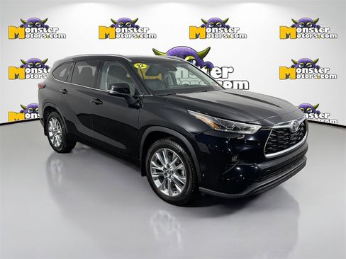 Used 2022 Toyota Highlander Limited image 3
