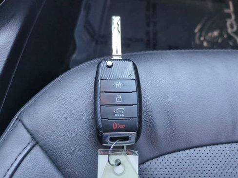 Used 2016 Kia Soul ! FWD image 25
