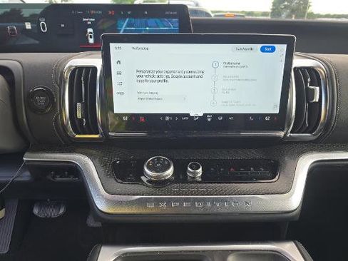 Used 2025 Ford Expedition Max Platinum w/ Stealth Appearance Package AWD/4WD image 3