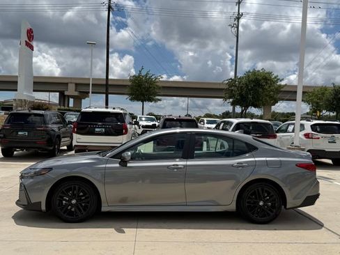 Used 2026 Toyota Camry SE FWD image 7