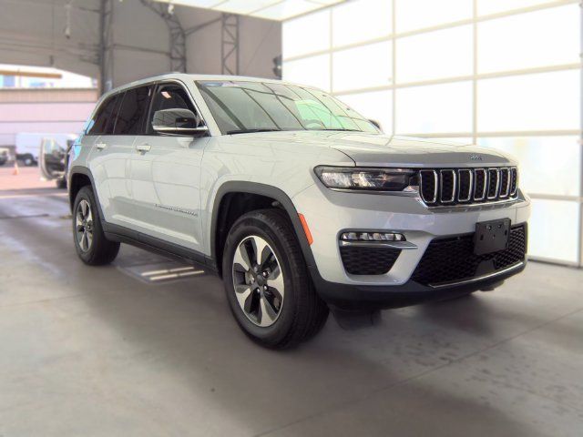 Used 2023 Jeep Grand Cherokee 4WD 4xe image 3