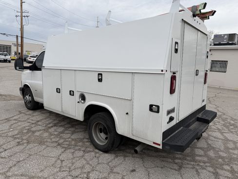 Used 2021 GMC Savana 3500 w/ Power Convenience Package image 5