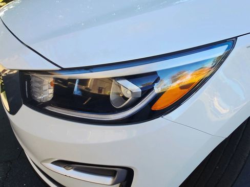 Used 2020 Kia Sedona LX image 44