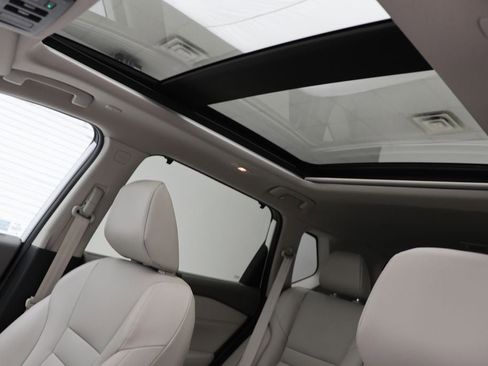 Used 2023 Nissan Rogue SV w/ SV Premium B Package image 17