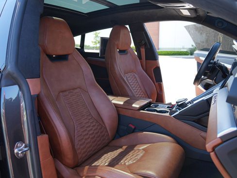 Used 2019 Lamborghini Urus AWD/4WD image 21