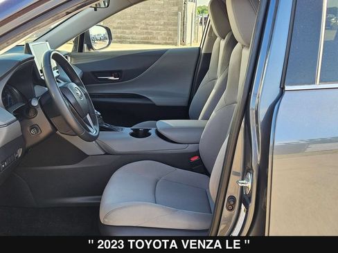 Used 2023 Toyota Venza LE AWD/4WD image 11