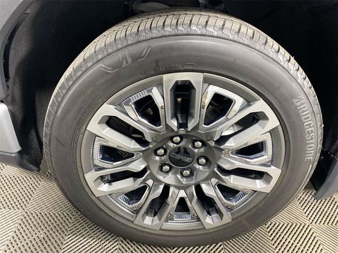 Used 2024 GMC Sierra 1500 Denali Ultimate image 10