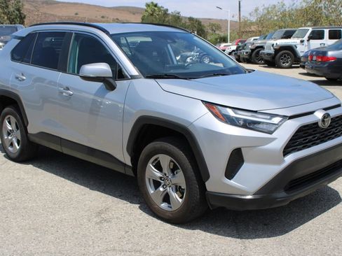 Used 2024 Toyota RAV4 XLE AWD/4WD image 3