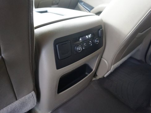 Used 2018 GMC Yukon XL SLT w/ Premium Edition image 19