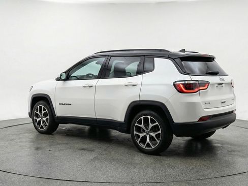 Used 2025 Jeep Compass Limited image 6