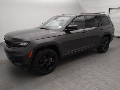 Used 2023 Jeep Grand Cherokee L Laredo RWD image 2
