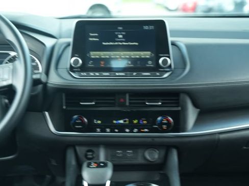 Used 2024 Nissan Rogue SV FWD image 29