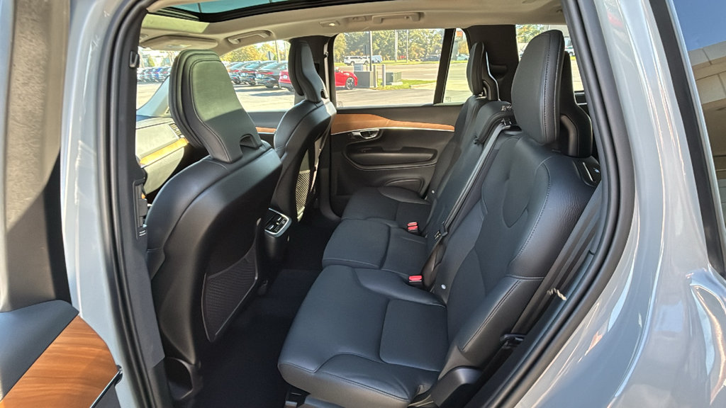 Certified 2025 Volvo XC90 B6 Plus AWD/4WD image 11