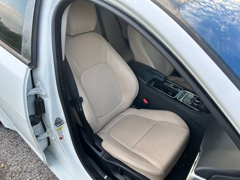 Used 2018 Jaguar XE RWD image 16