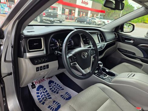 Used 2016 Toyota Highlander Limited Platinum AWD/4WD image 13