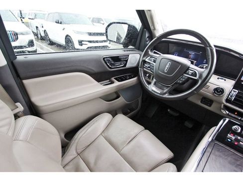 Used 2022 Lincoln Navigator Reserve AWD/4WD image 8
