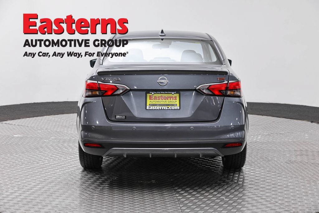 Used 2024 Nissan Versa SR FWD image 8