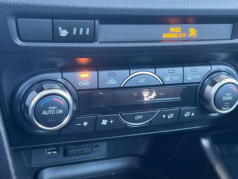 Used 2018 MAZDA MAZDA3 Touring image 20