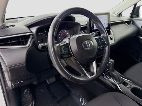 Used 2023 Toyota Corolla Cross LE w/ Moonroof Package AWD/4WD image 9