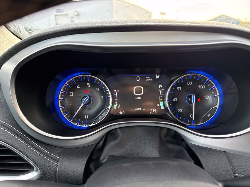 Used 2025 Chrysler Pacifica Limited FWD image 36