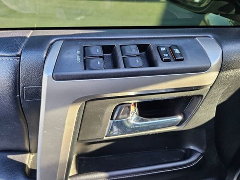 Used 2018 Toyota 4Runner SR5 image 18