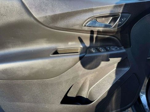 Used 2021 Chevrolet Equinox LT image 29