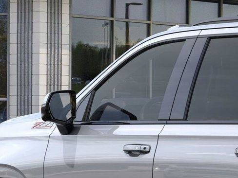 New 2026 Chevrolet Suburban Z71 AWD/4WD image 12