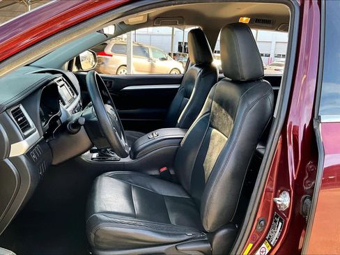 Used 2018 Toyota Highlander Plus image 8