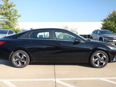 Used 2023 Hyundai Elantra Limited image 4