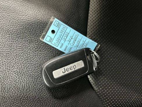 Used 2022 Jeep Compass Limited AWD/4WD image 12