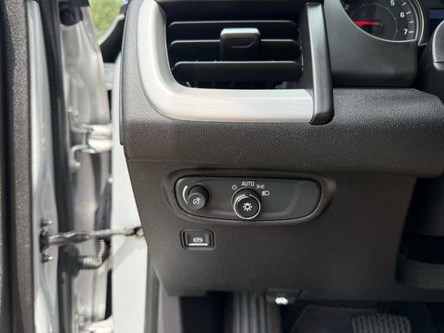 Used 2019 GMC Terrain SLE w/ Driver Convenience Package FWD image 18