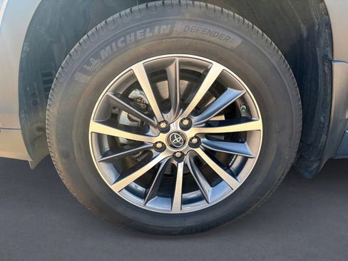 Used 2018 Toyota Highlander XLE image 14