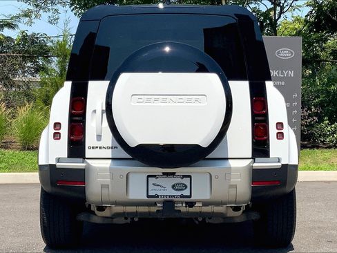 Used 2024 Land Rover Defender 110 S image 4