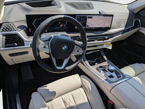 Used 2026 BMW X7 xDrive40i AWD/4WD image 3