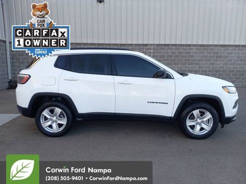 Used 2022 Jeep Compass Latitude image 2