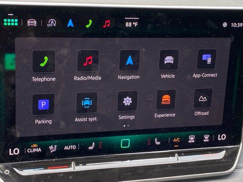 Certified 2025 Volkswagen Tiguan SE w/ Panoramic Sunroof Package AWD/4WD image 9