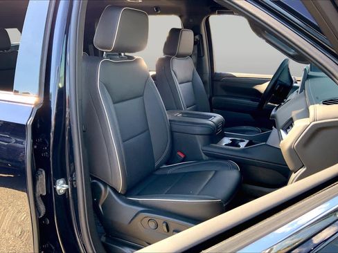 Used 2024 GMC Yukon XL SLT w/ SLT Luxury Package AWD/4WD image 8