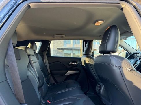 Used 2018 Jeep Cherokee Latitude Plus image 12