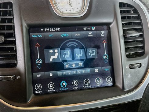 Used 2017 Chrysler 300 C RWD image 24