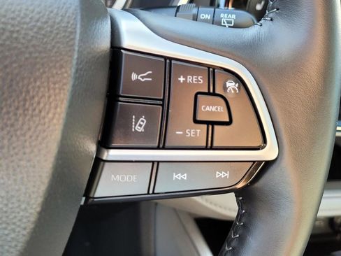 Used 2024 Toyota Highlander XLE image 34