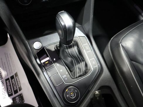 Used 2021 Volkswagen Tiguan SEL Premium R-Line image 34