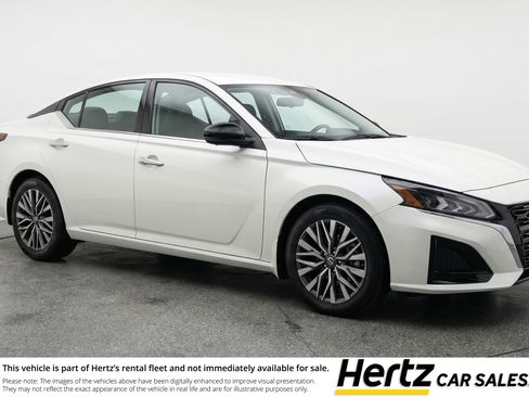 Used 2025 Nissan Altima 2.5 SV image 1