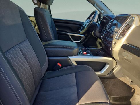 Used 2021 Nissan Titan SV w/ SV Convenience Package image 15