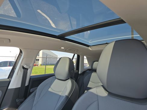 New 2026 Volkswagen Tiguan SE FWD image 9