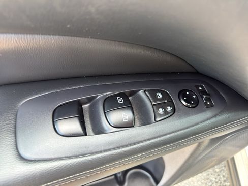 Used 2017 Nissan Pathfinder SL w/ SL Tech Package AWD/4WD image 12