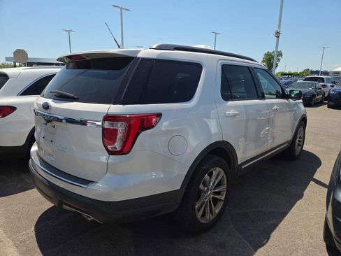 Used 2018 Ford Explorer XLT w/ Equipment Group 202A image 4