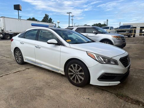 Used 2016 Hyundai Sonata Limited w/ Option Group 05 FWD image 2